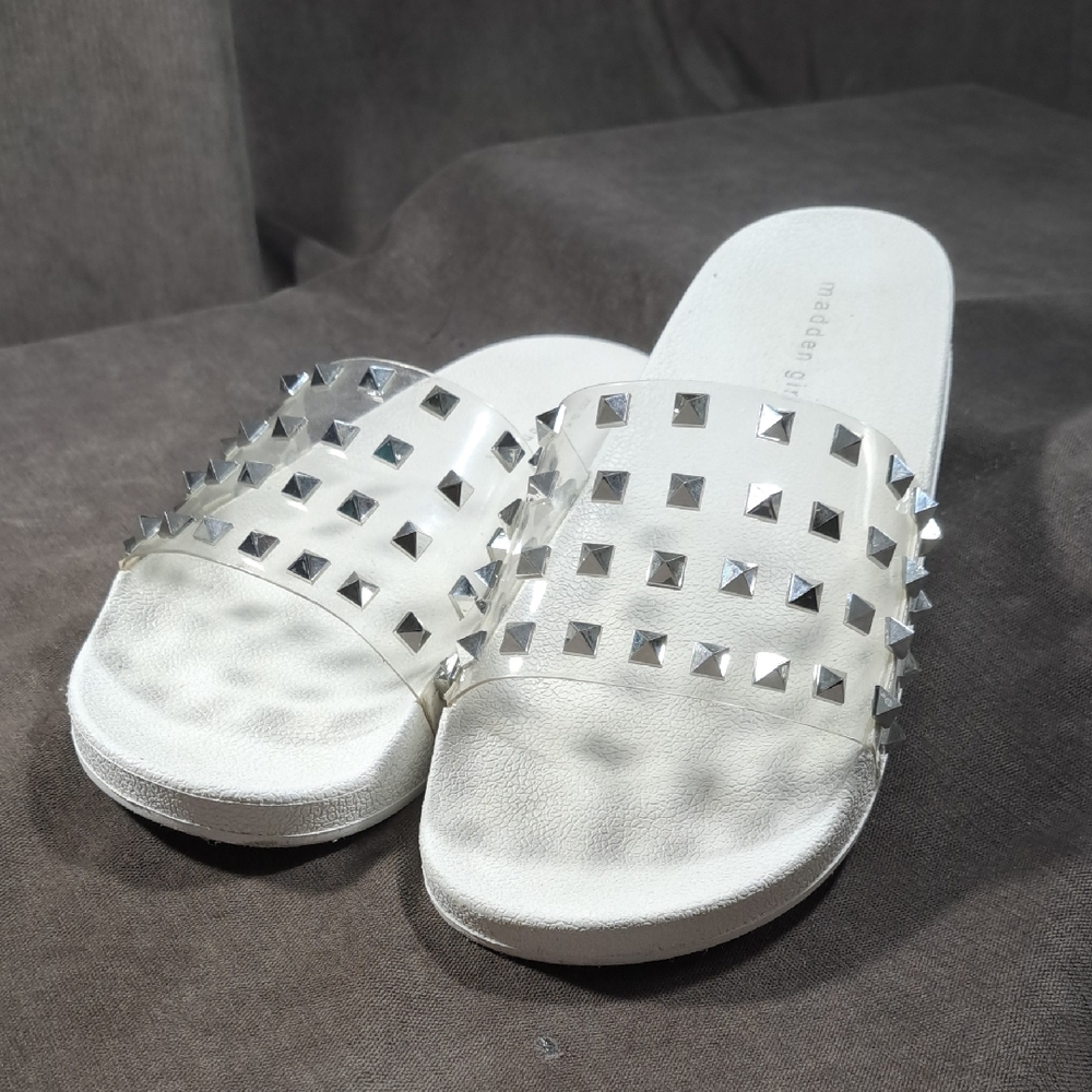 Madden Girl Flashh Silver Studded White and Clear Pool Slides VG US 10